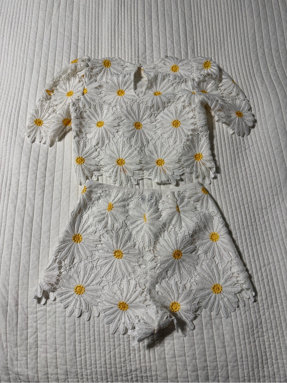 Saylor Morgana Daisy Lace Top Shorts Set White Yellow Size S - Picture 3 of 12